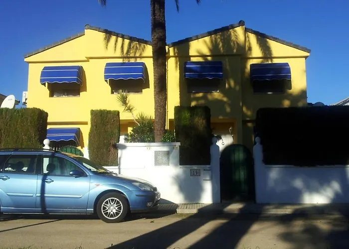Gran Adosado Con Piscina Privada En Zona Muy Tranquila