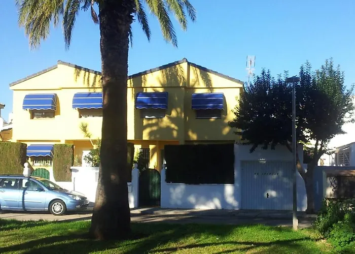 Gran Adosado Con Piscina Privada En Zona Muy Tranquila