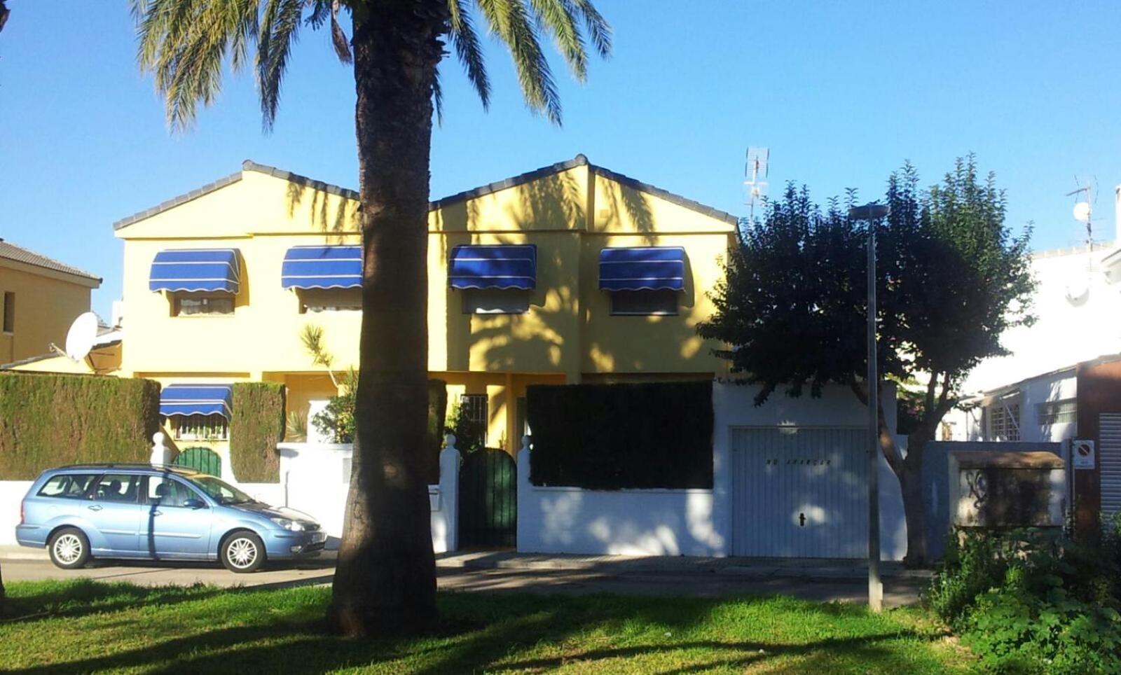 Holiday home Gran Adosado Con Piscina Privada En Zona Muy Tranquila Gandia