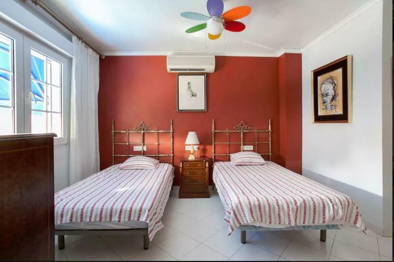 Holiday home Gran Adosado Con Piscina Privada En Zona Muy Tranquila Gandia