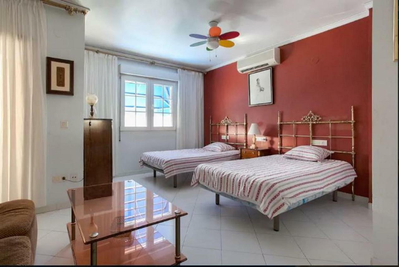 Holiday home Gran Adosado Con Piscina Privada En Zona Muy Tranquila Gandia